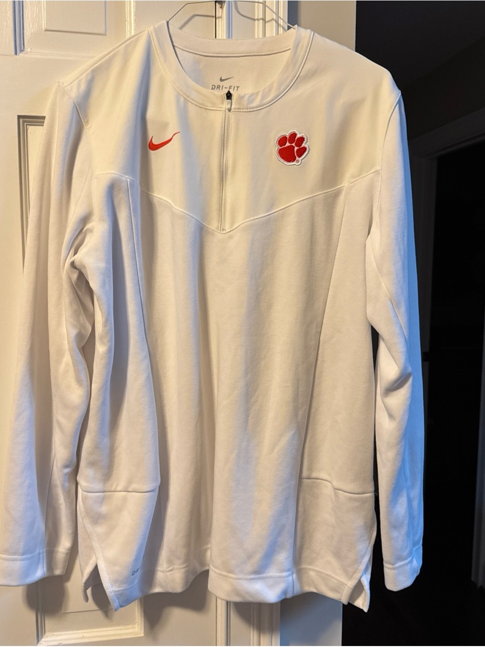 NWOT Team Issued NIKE DRI-FIT 1/4 Zip Pullover Sweatshirt / Top W/ Clemson Logo.